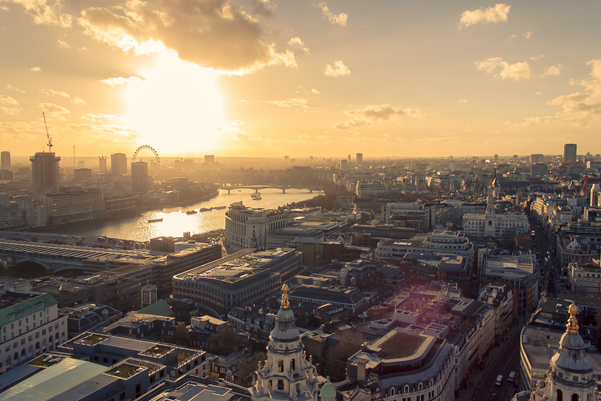 View of London from the dome of Saint Paul's Cathedral by gacabo vía Flickr