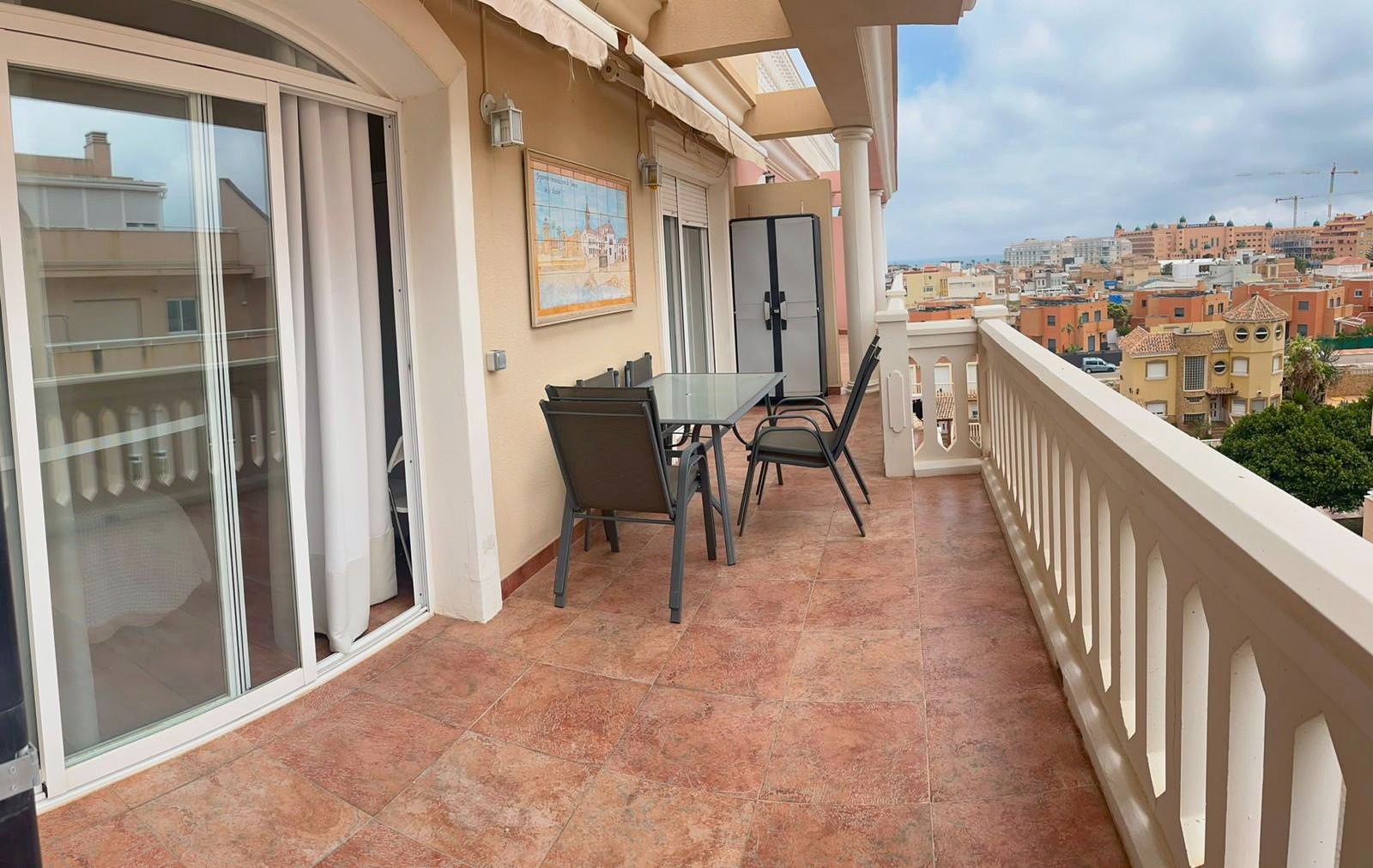 Apartamento de un dormitorio con plaza de garaje propia, en la Avda. Reino de España de Roquetas de Mar