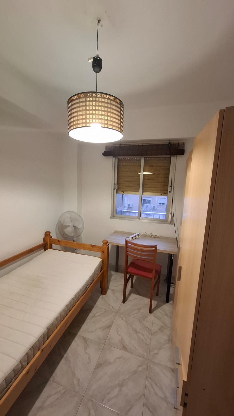 Habitacion libre en zapillo (solo chicas)