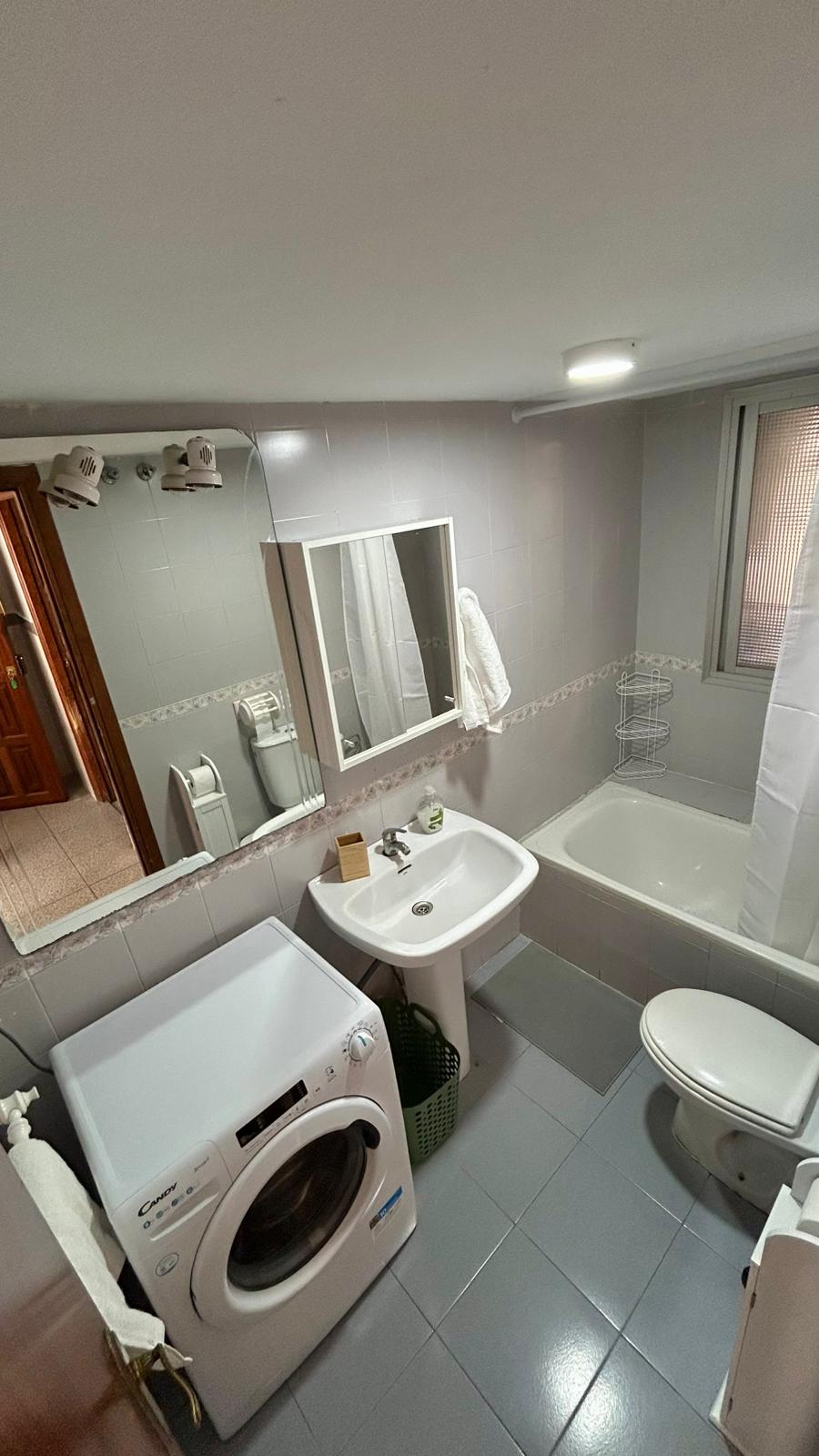 Habitaciónes en piso compartido con cama grande en Zapillo