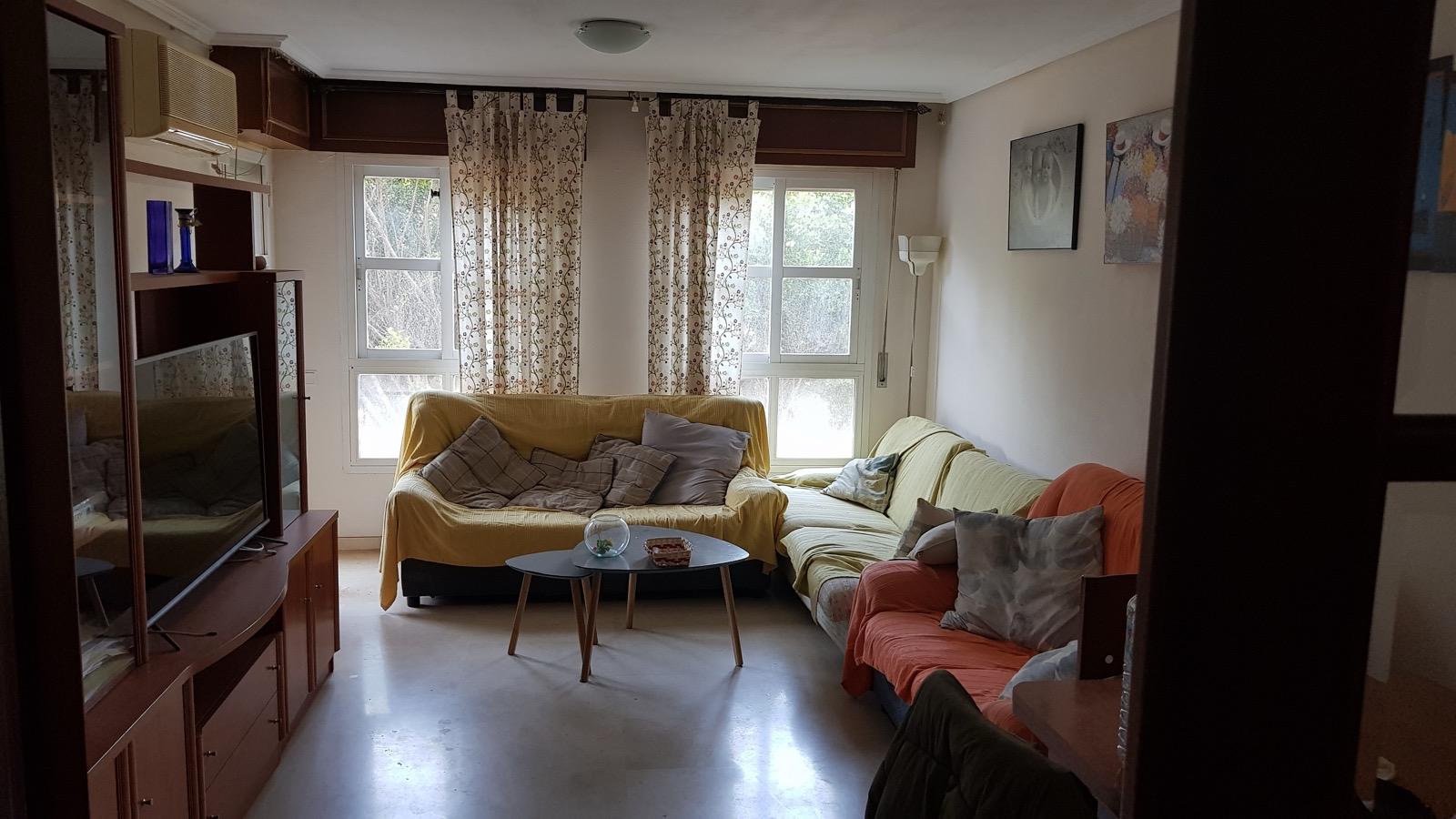 Piso por habitaciones en Avenida del Mediterráneo (solo chicas)