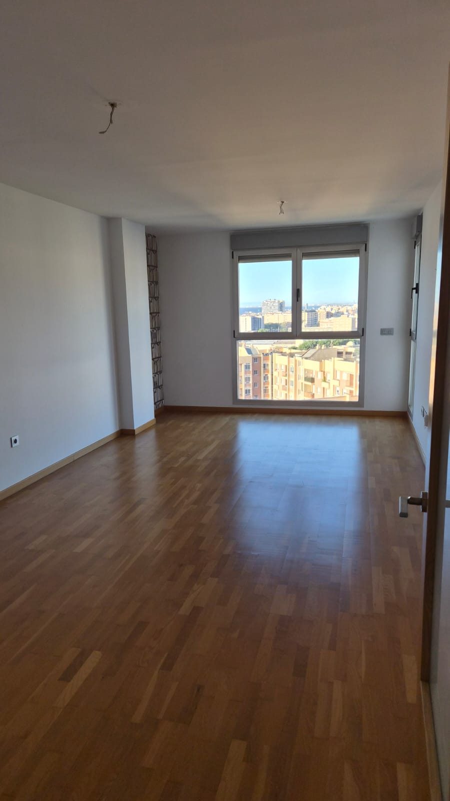 Piso reciente construcción zona Carrefour