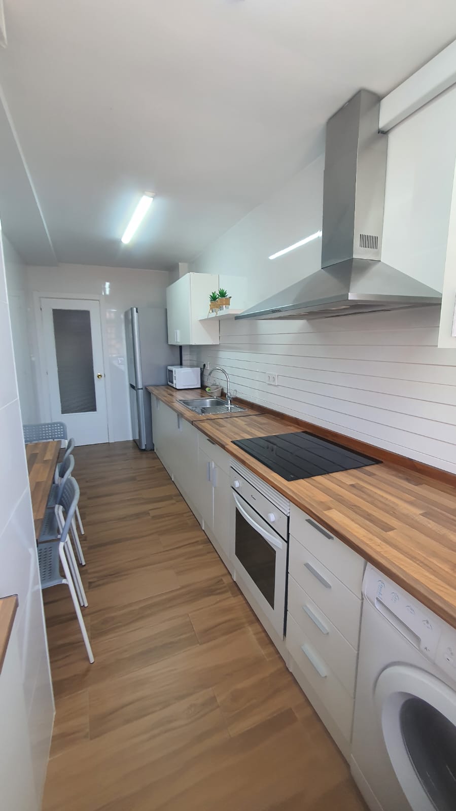 SE ALQUILAN HABITACIONES EN NUEVA ANDALUCIA 