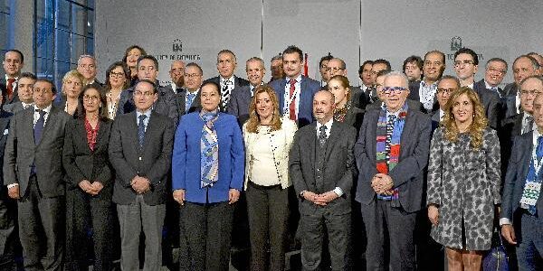 115965_77194_La-presidenta-de-la-Junta-de-Andalucia-Susana-Diaz-junto-al-consejero-de-Economia-y-la-delegacion-marroqui_G