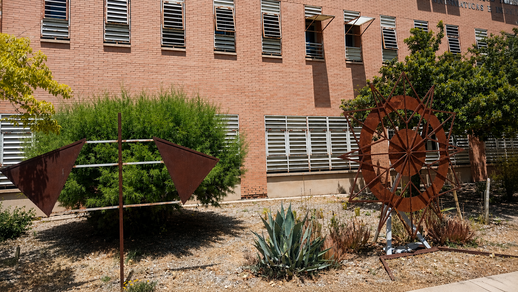 El Jardín Matemático de la Universidad de Almería y las simetrías en la naturaleza